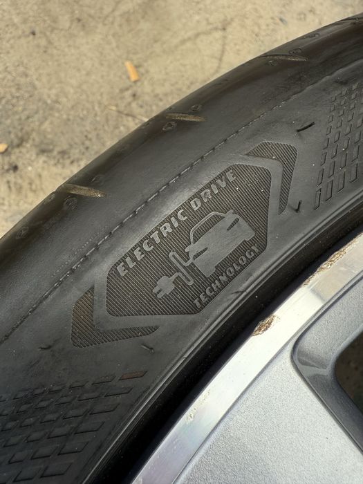 Good year EAGLE F1 305/30/R21