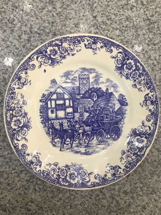 Pratos antigos 23,5cm. 12 pratos 30€.