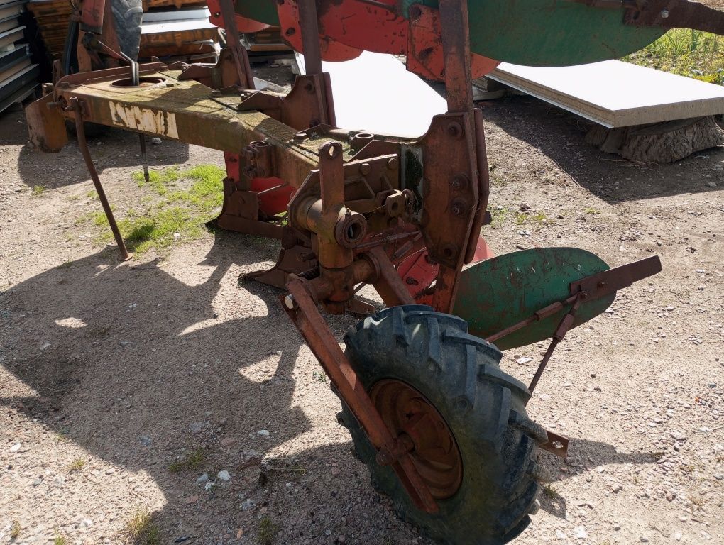 Pług obrotowy 3 skibowy Krone