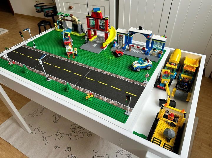 Меблі в дитячу столик стільчик лего монтессорі пісочниця lego