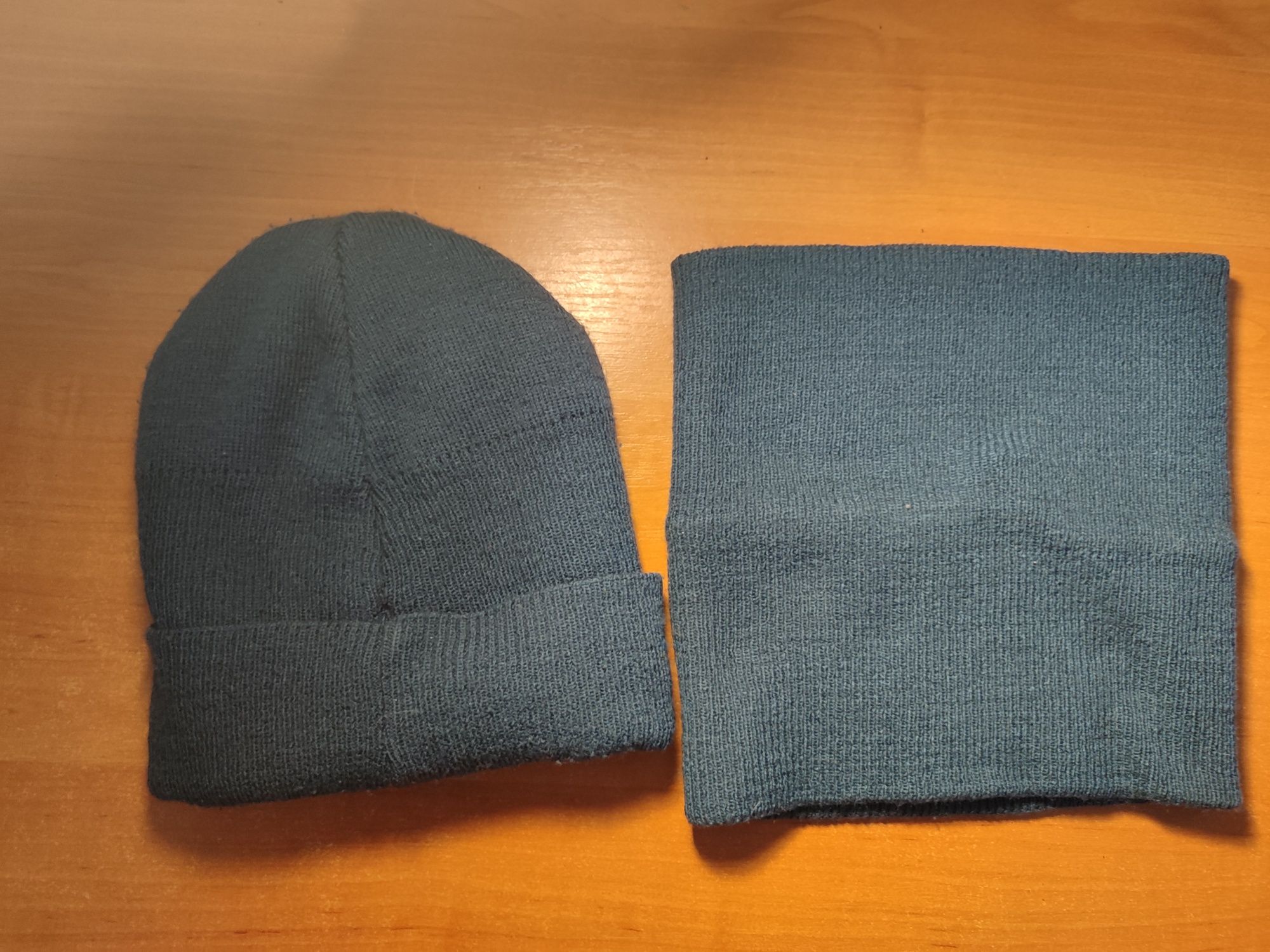 Комплект шапка і хомут синього кольору