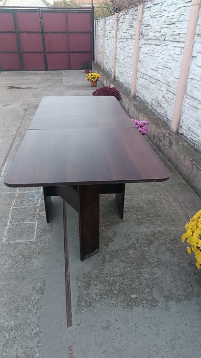 Продам розкладний стіл