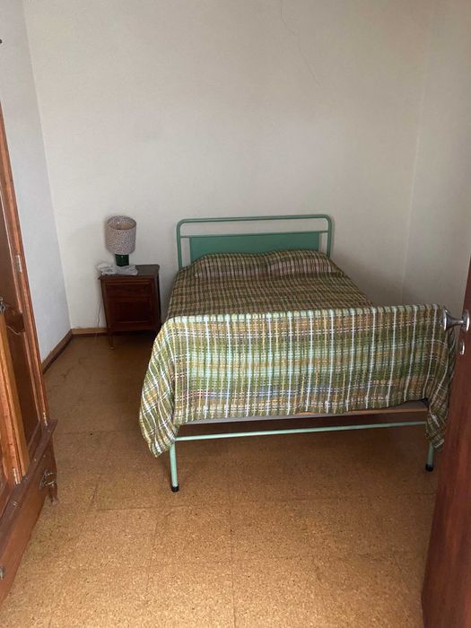 Vende-se Moradia com quintal e poço