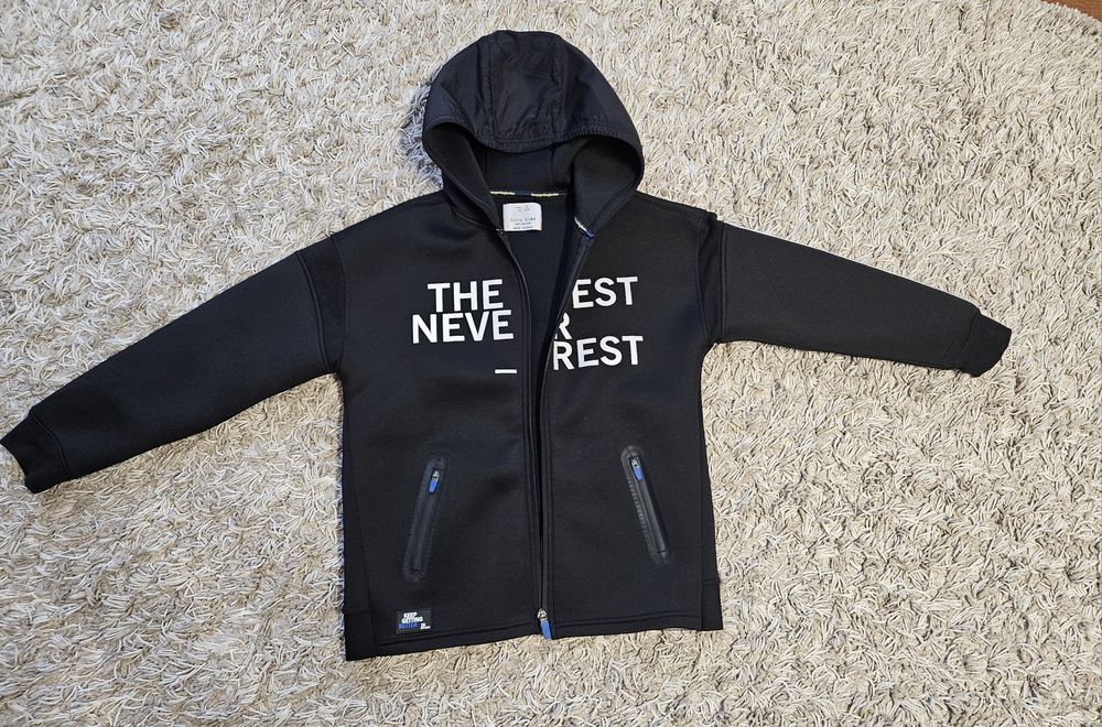 Прорезиновий светер-куртка zara 9р. 134см