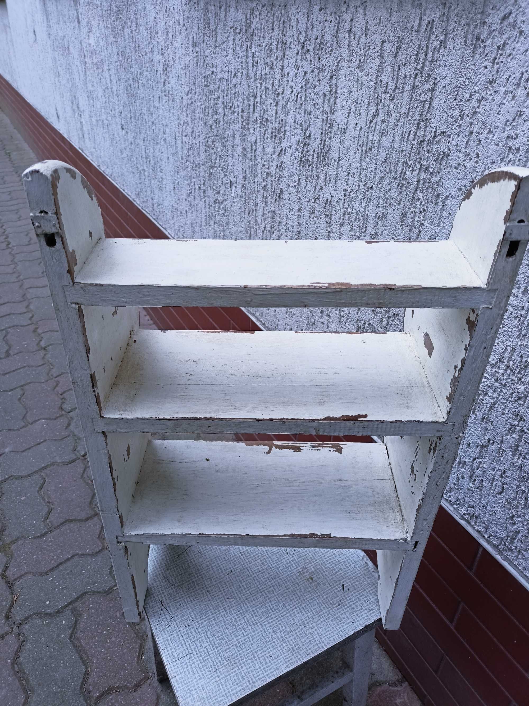Stara drewniana półka