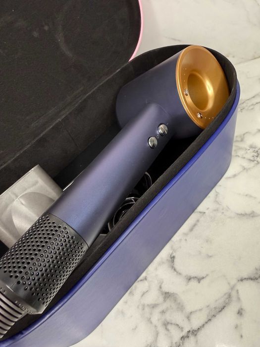 Синій Super Hair Dryer з кейсом і насадкою — потужність у стилі
