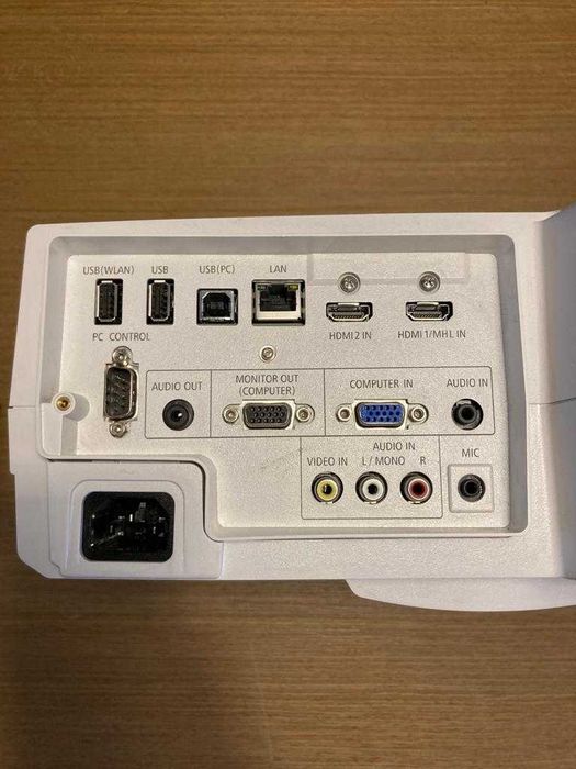 Projektor ultra krótkoogniskowy NEC UM361X nowa lampa 100%