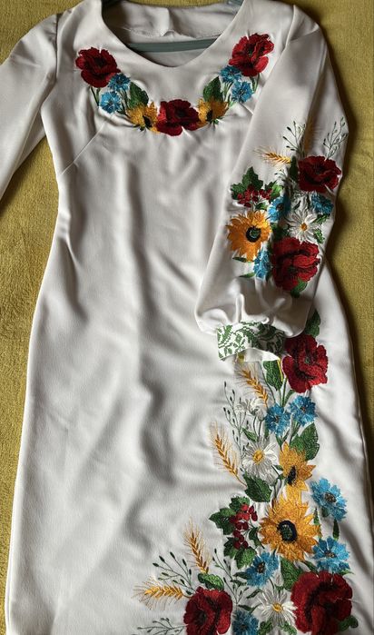 Вишите плаття  доя стрункоі леді, розмір s-xs