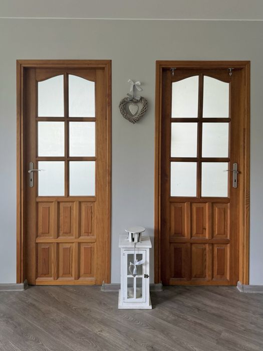 Drzwi lite drewno sosnowe 1 szt 70cm prawe stan bardzo dobry