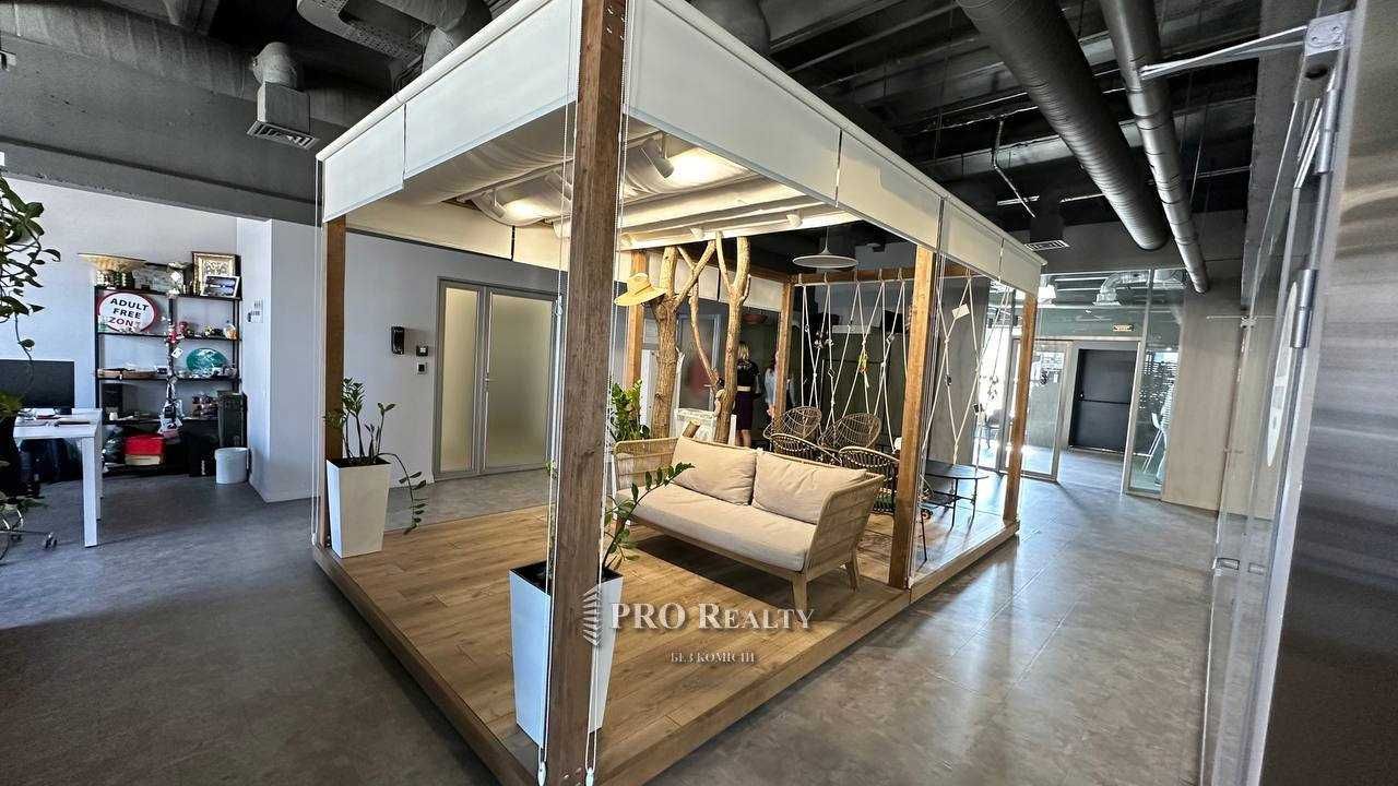 Креативний Loft офіс біля метро.