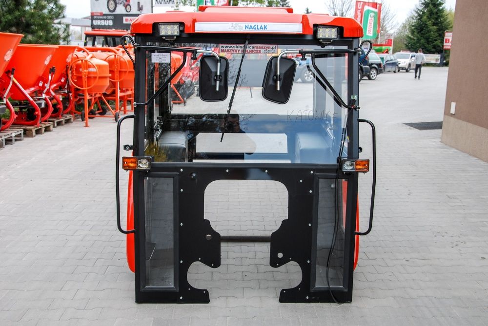 Kabina Ursus C-330 NAGLAK dach i błotniki z tworzywa (włókno szklane)