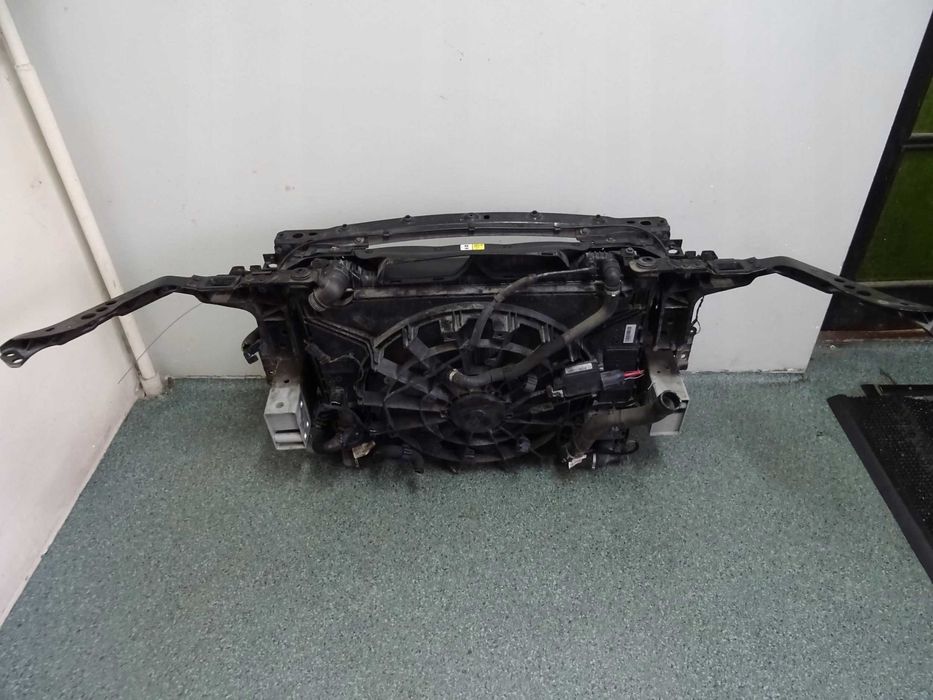 Jaguar F-pace X761 Передня панель, телевізор