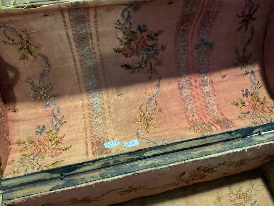 Caixa bau trabalhos com embutidos com 39x19x21 cm ,Vintage