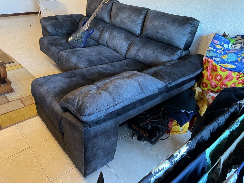 Sofá preto chaise-lounge