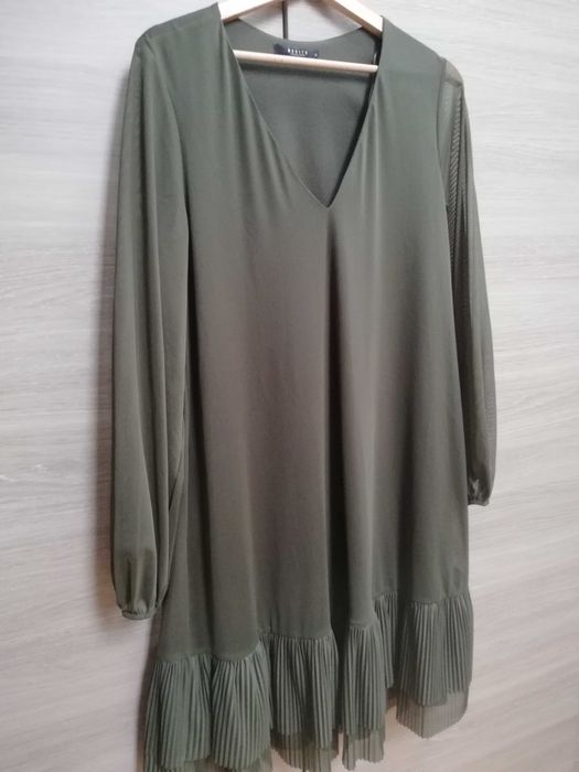 Piękna sukienka tiul, plis marki Mohito rozm.XL