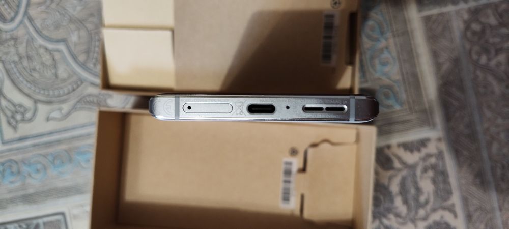 Продам дуже крутий смартфон Motorola edge 30 ultra (12/256 DUAL SIM)