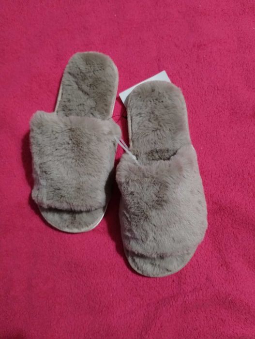 Nowe futrzaki kapcie r40/41
