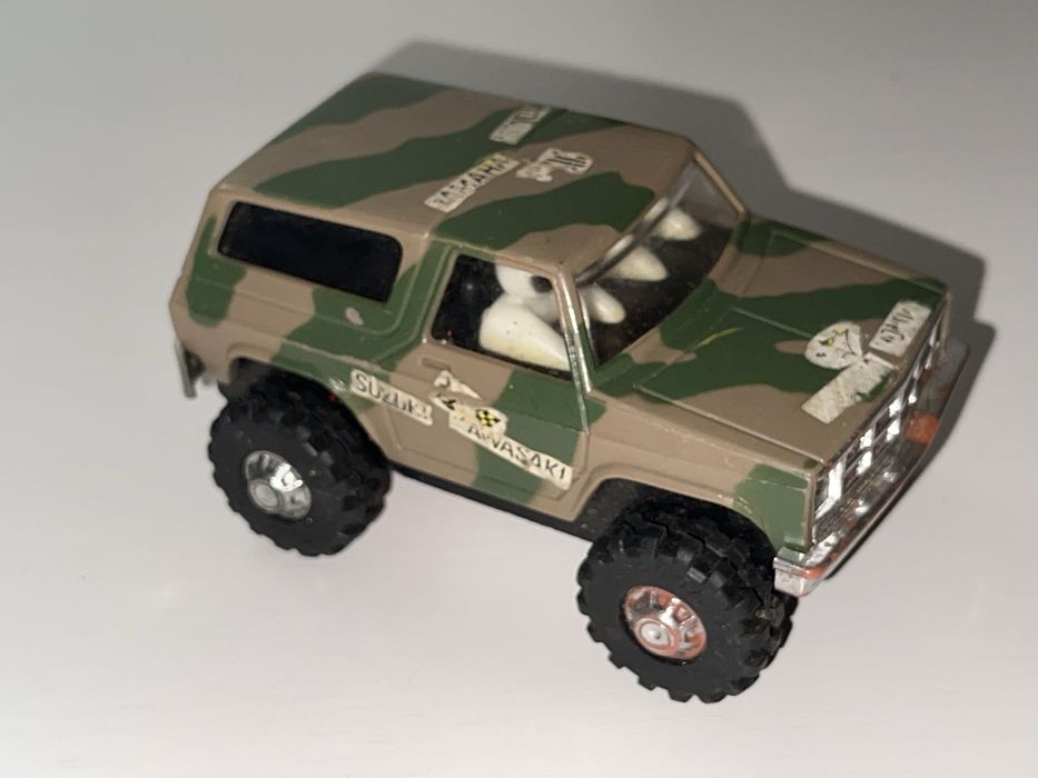 Stary Jeep Creata Hong Kong 1982 rok zabawka pojazd znokresu PRL