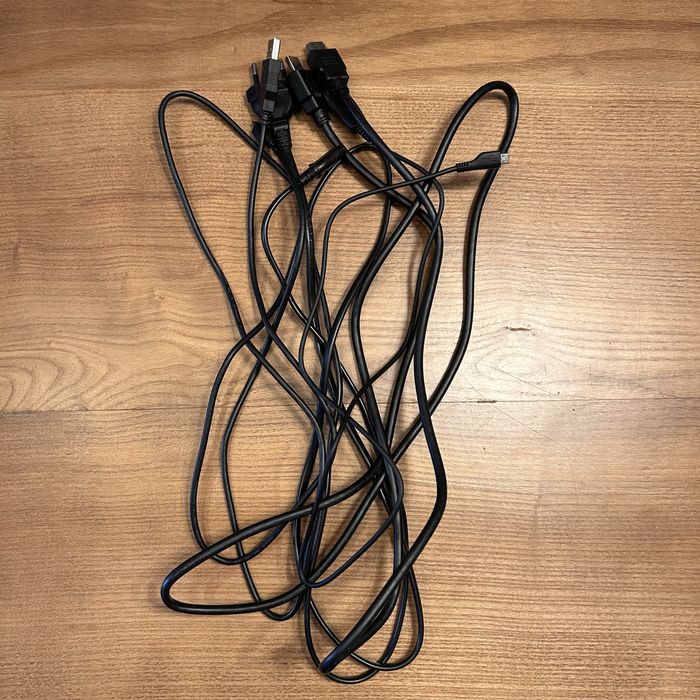 Playstation 4 Slim + 8 jogos