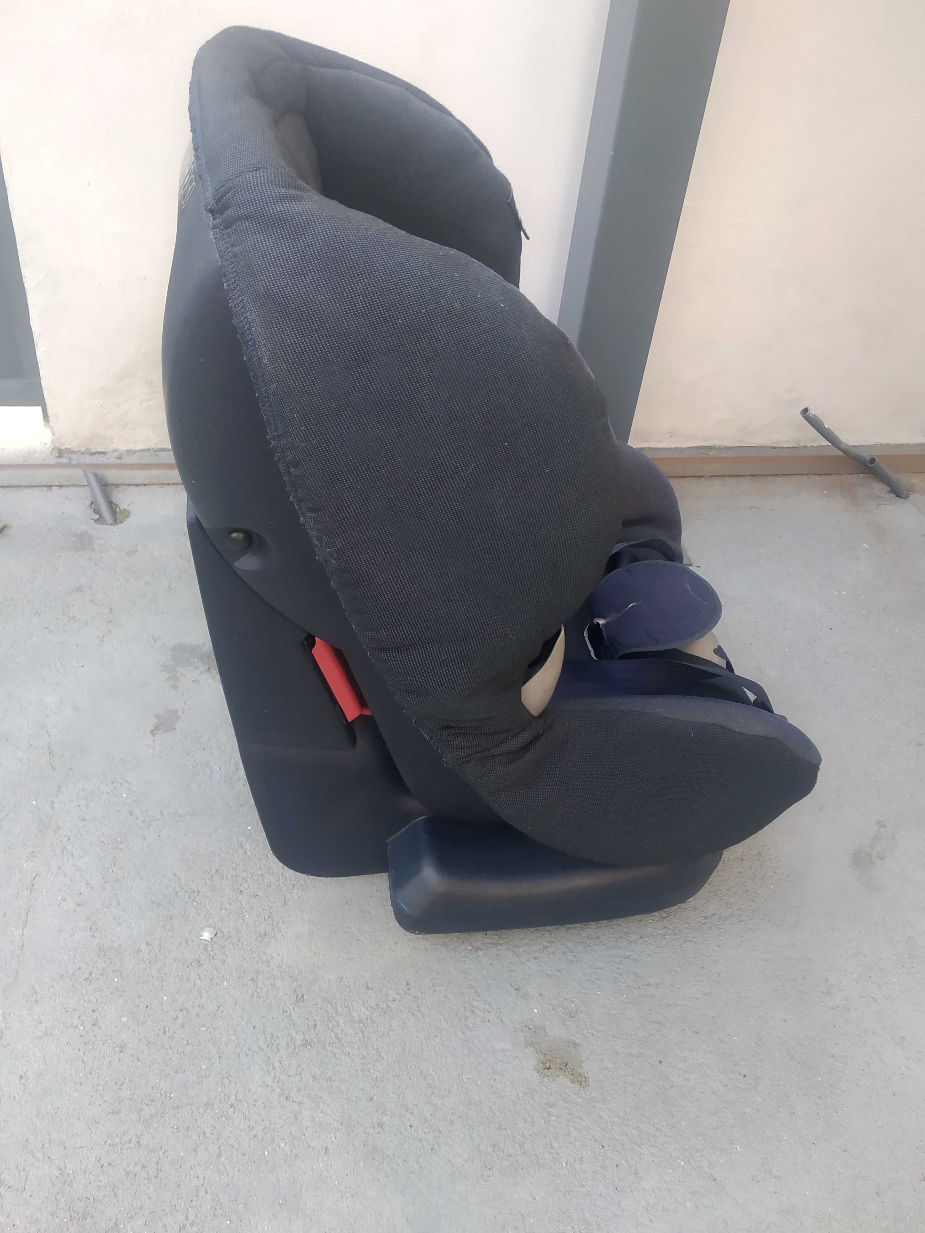 Cadeiras auto com cintos