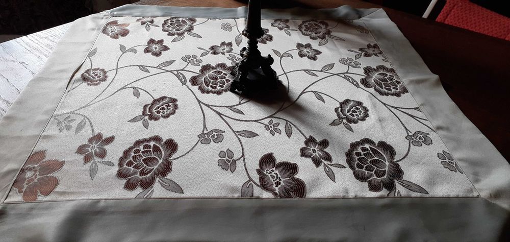 Serweta duża mały obrus kwiaty beż i brąz magiczna
