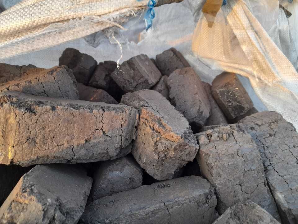 Brykiet torfowy - zamiennik węgla, ekologiczny