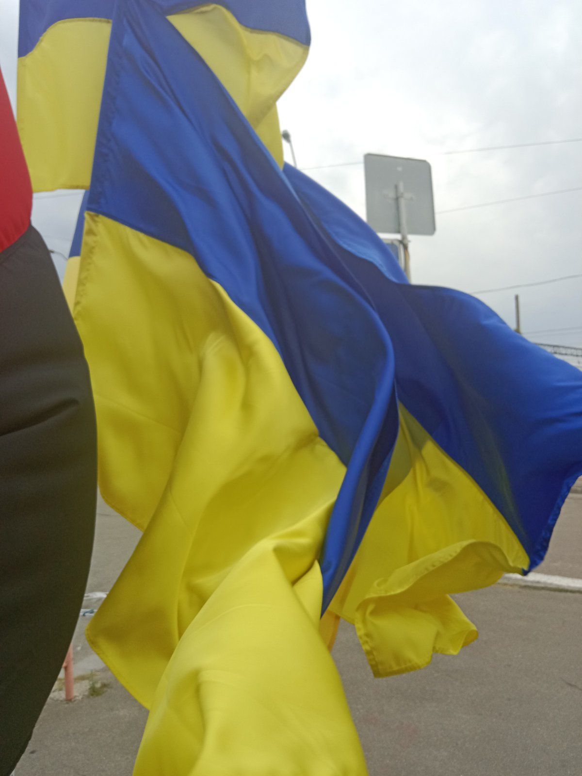 Прапор України , Прапор УПА.
Штучний шовк