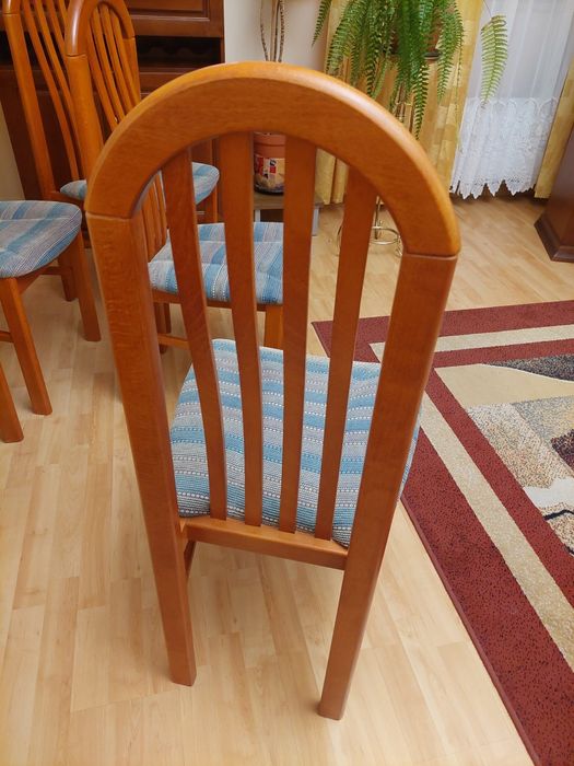 5 krzeseł drewnianych