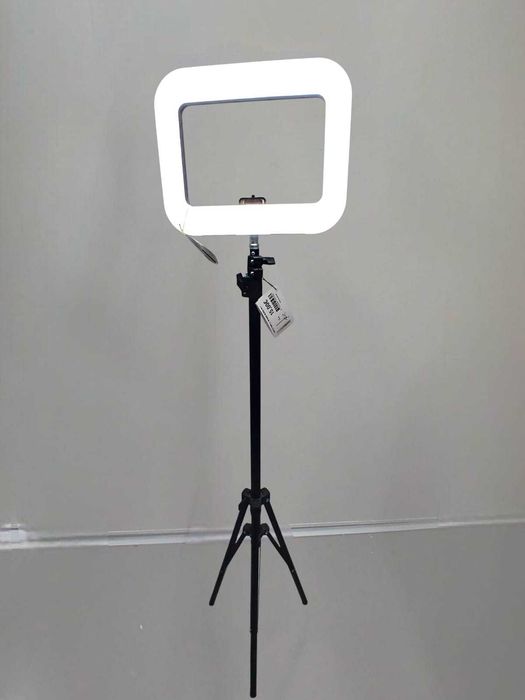 Luz Profissional com Tripé e Bateria Interna