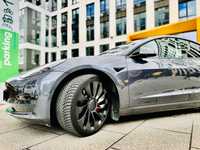 Wynajem samochodu Tesla 3 Performance 3.3sekundy/100km, 521 koni.