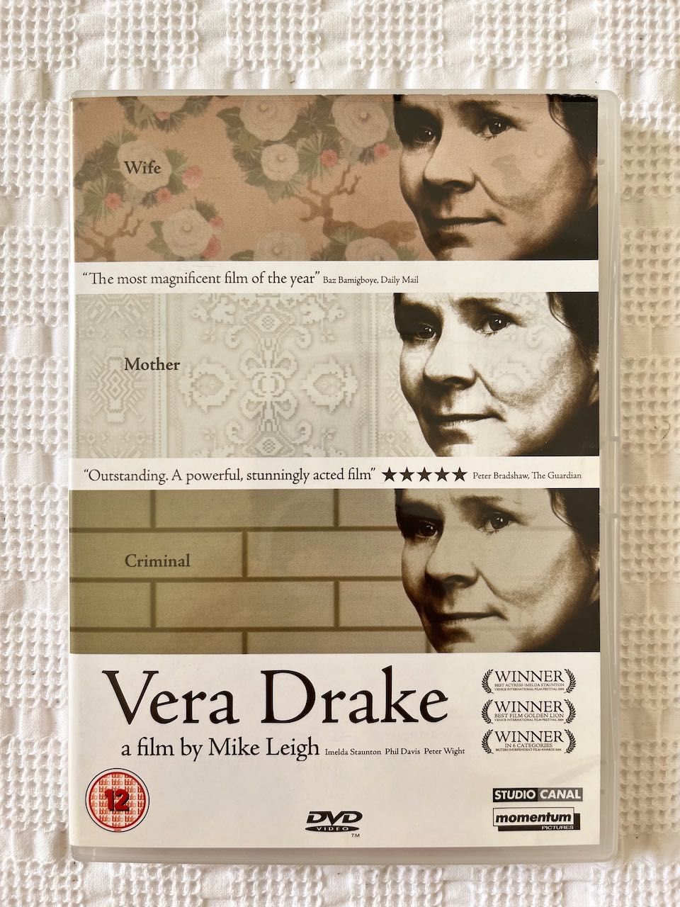 DVD: "Vera Drake" de Mike Leigh com Imelda Staunton