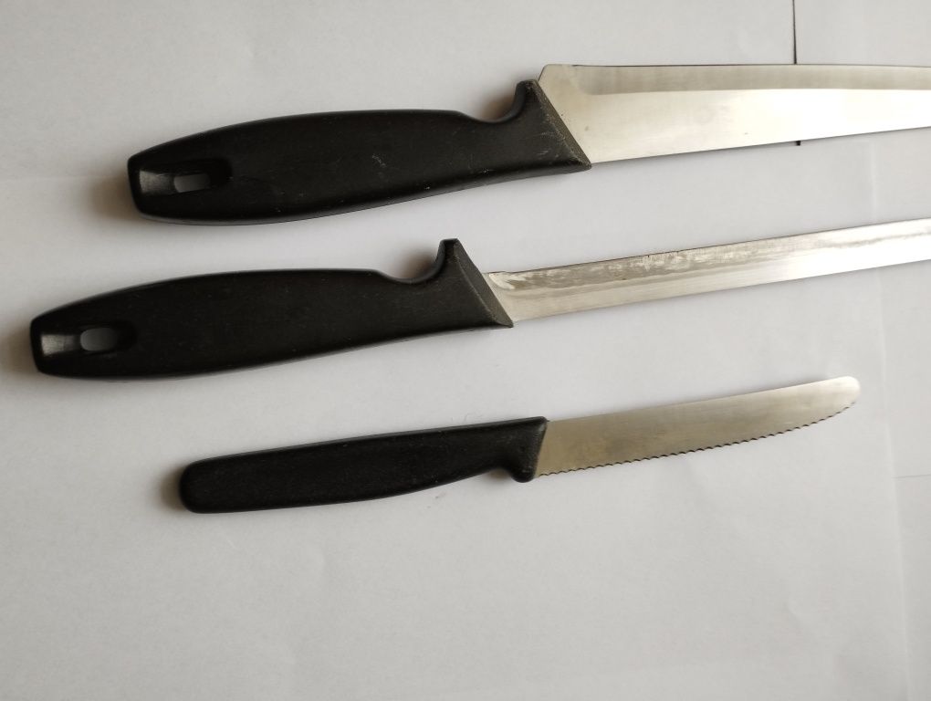 Komplet noży 2- Fiskars, 1- Victorinox