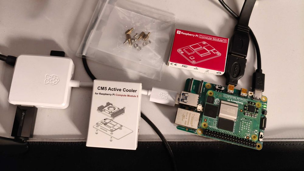 Raspberry Pi CM5 4GB + Płytka I/O + WiFi + Chłodzenie + HUB USB