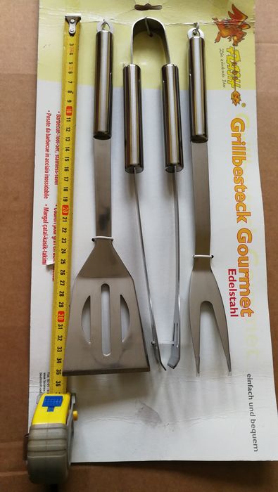 Zestaw  ze stali nierdzewnej do grillowania. Barbecue.