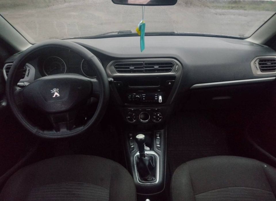 Пежо 301  1.2 бензин