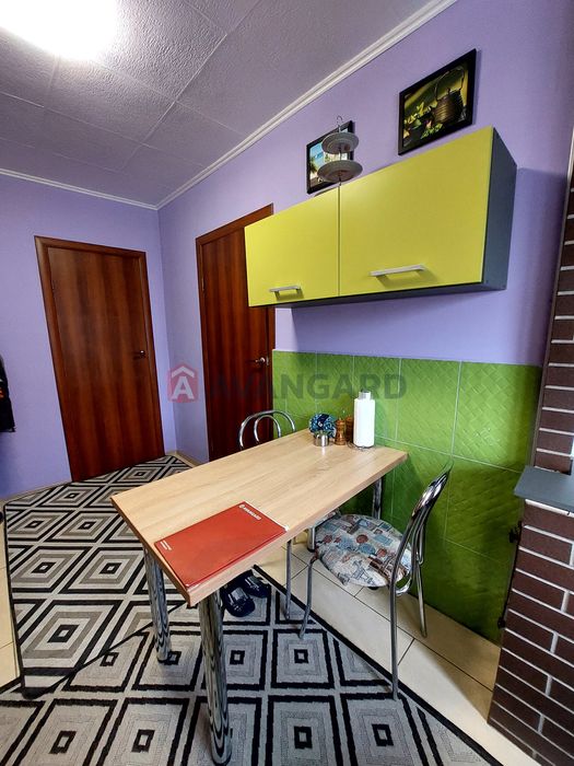 Заміський будиночок поряд із містом