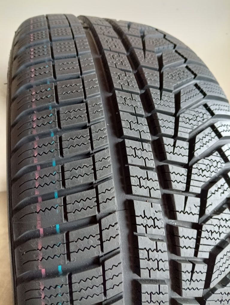 225/45/18 Hankook Icept Evo 2