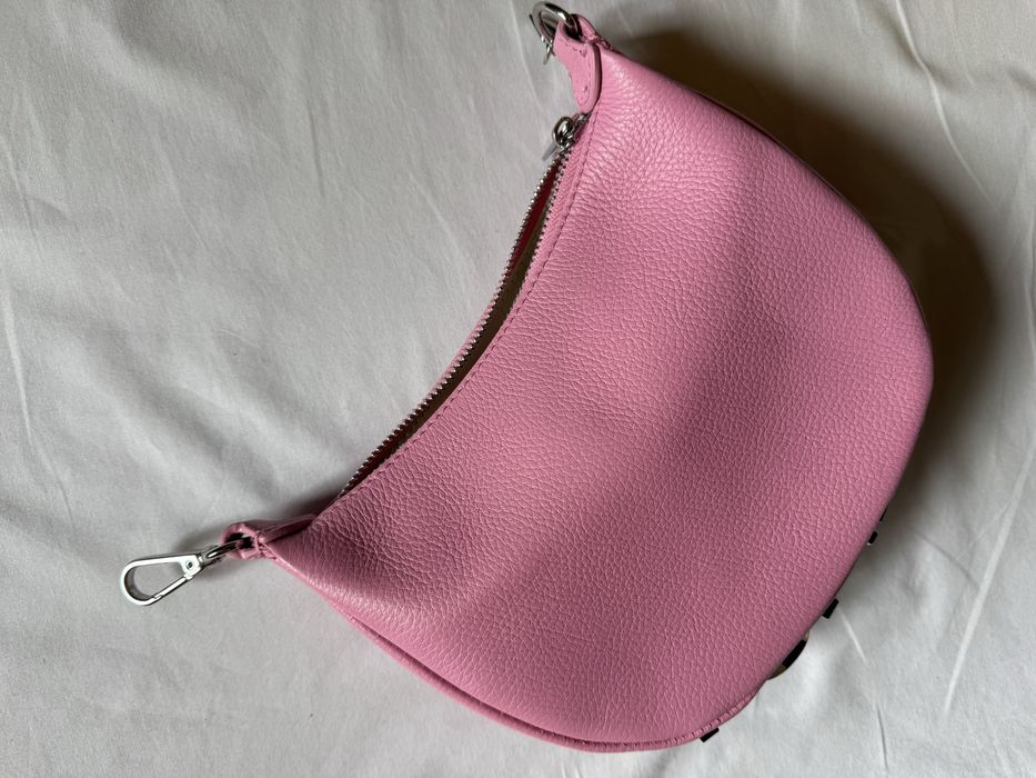 Стильна маленька сумочка.