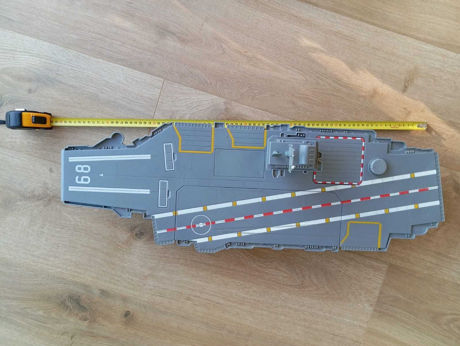 Brinquedos Militares – Conjunto de Porta-Aviões + Aviões