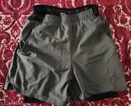 (VENDIDO) Calções de Desporto Under Armour (Tamanho M)