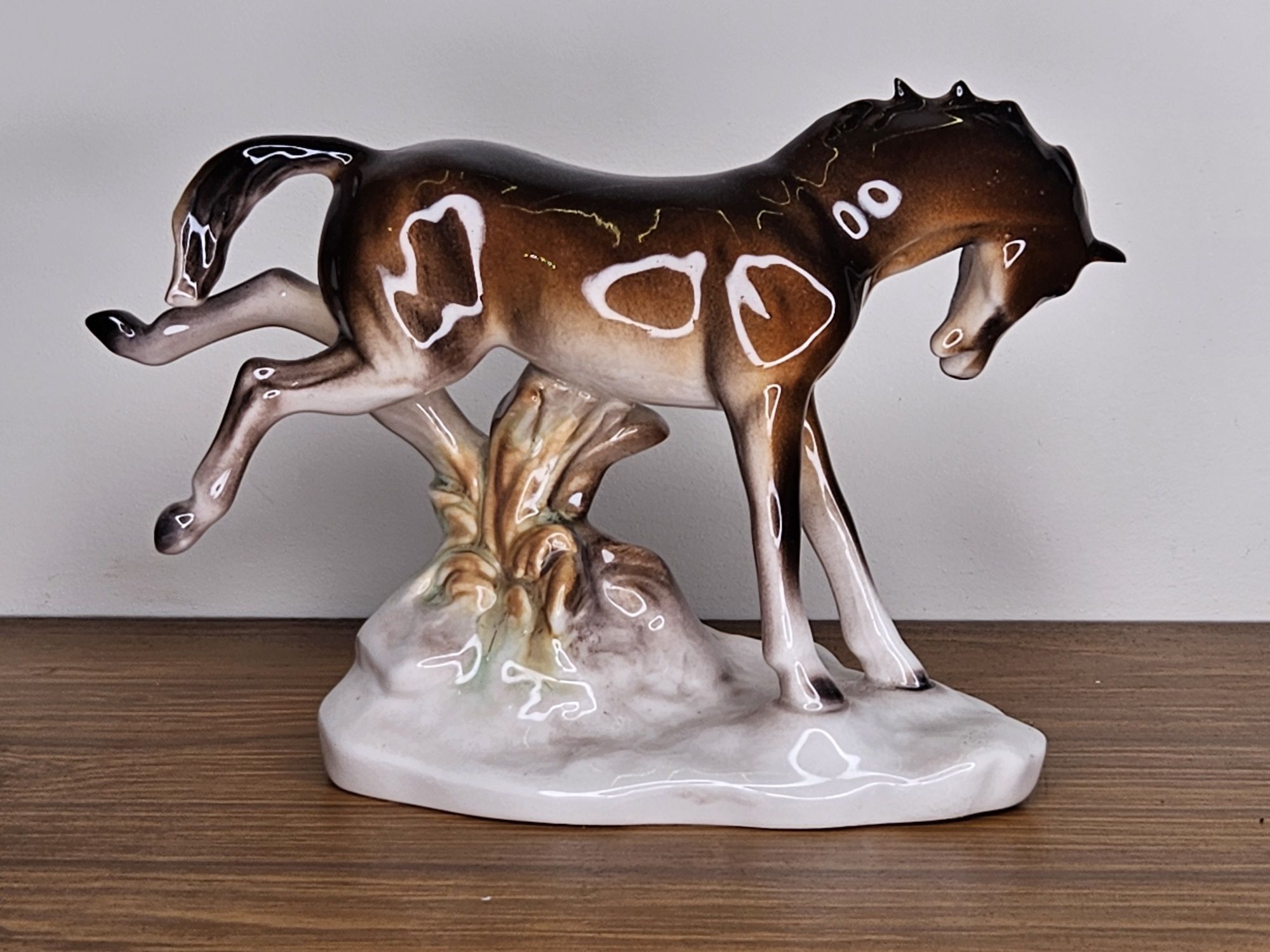 Figurka porcelanowa, Koń w ruchu
