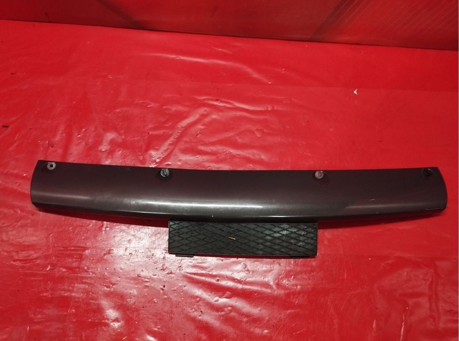 Tuareg Накладка спойлера заднього бампера нижня Туарег Розборка