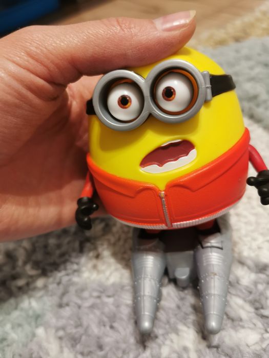 Minionek figurka z dźwiękiem mattel otto jeżdżący duża 10cm