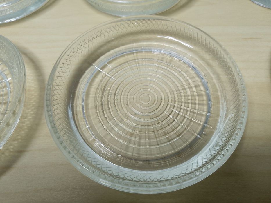 9 spodeczków PRL kryształowe