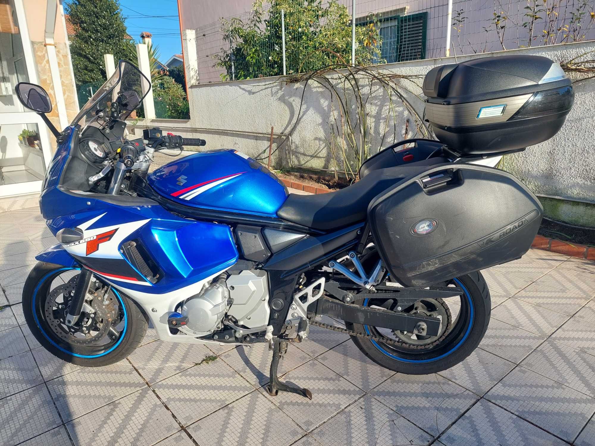 Mota Suzuki GSX 650F impecável com extras