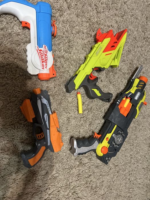 Іграшки дитячі пістолети