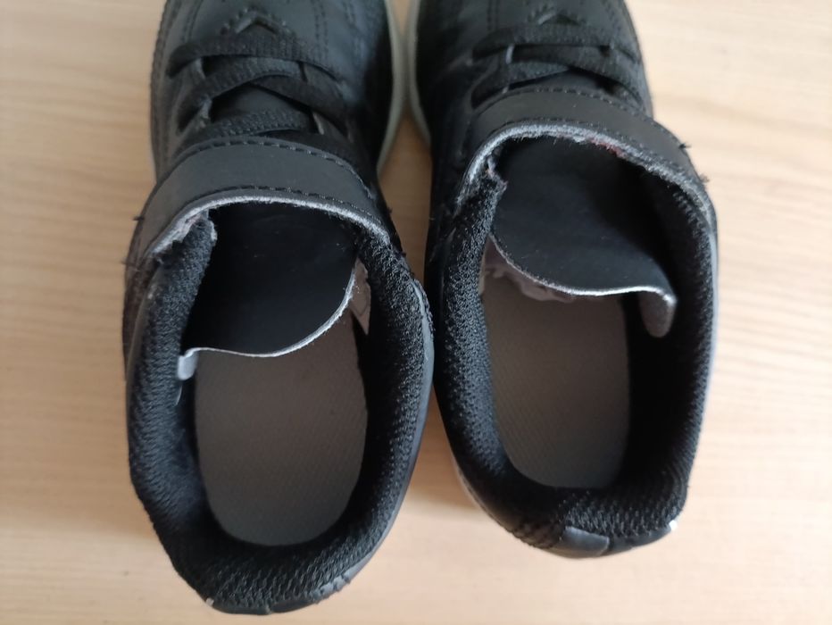 Buty do piłki nożnej halowej Kipsta Futsal 100 r.28