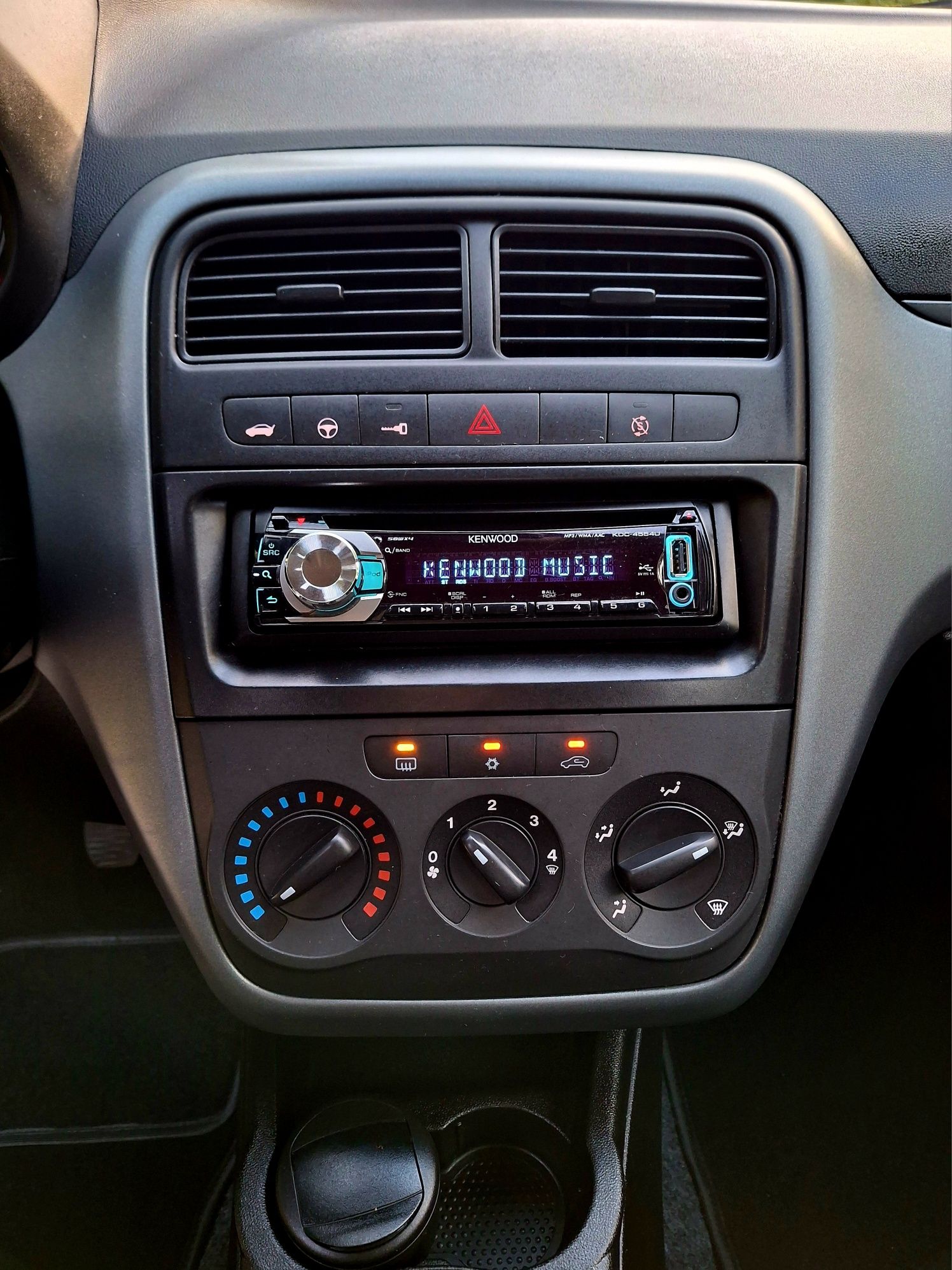 Fiat Grande Punto IDEALNY nowe hamulce klima 2 kpl opon benzyna,elektr