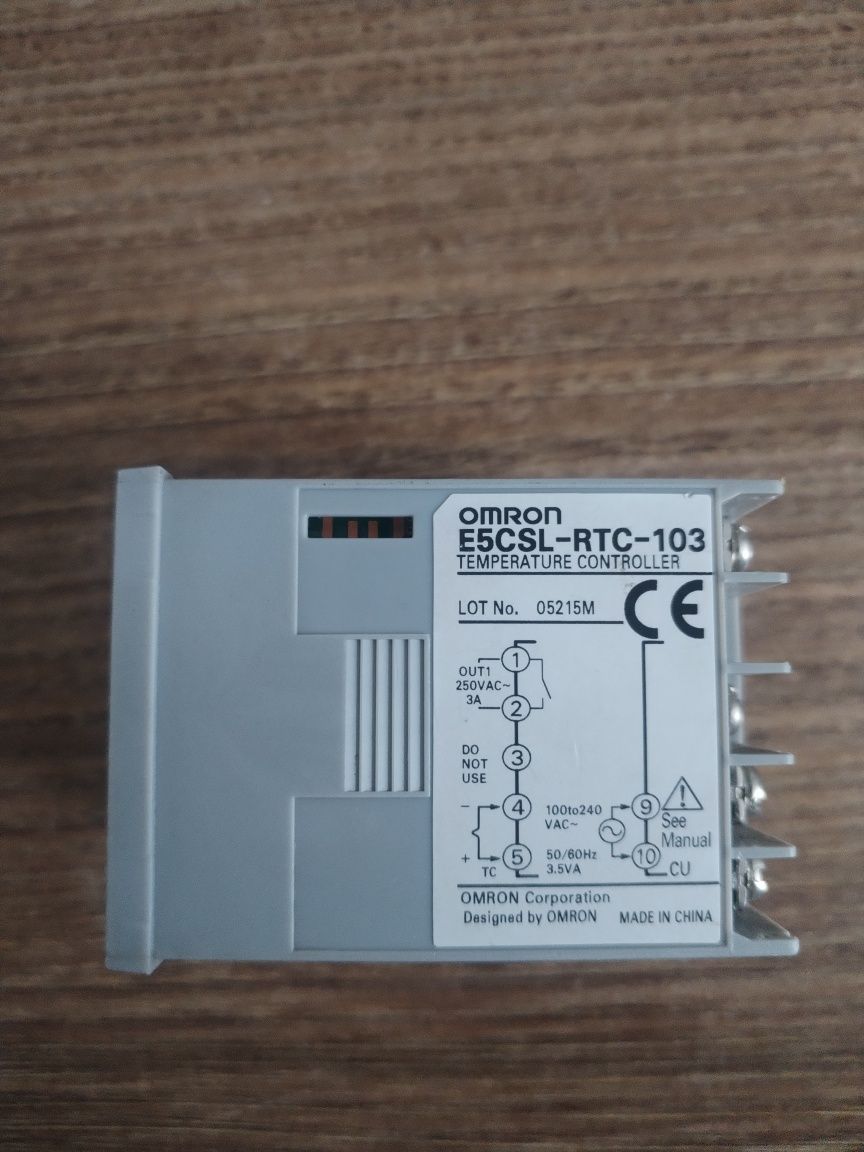 Regulator temperatury omron E5CSL RTC 103