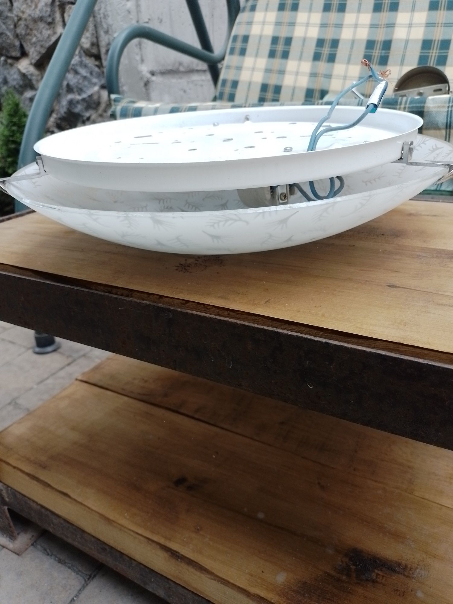 Продам люстру, плафони, бра